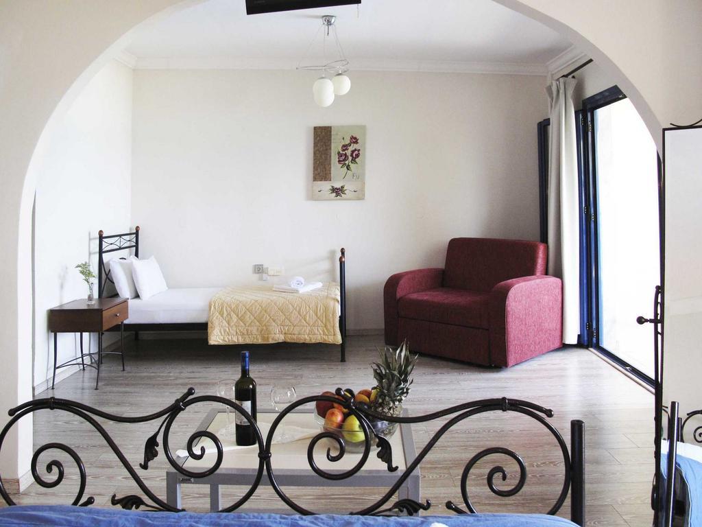 Hotel Azur Kriopigi Bagian luar foto
