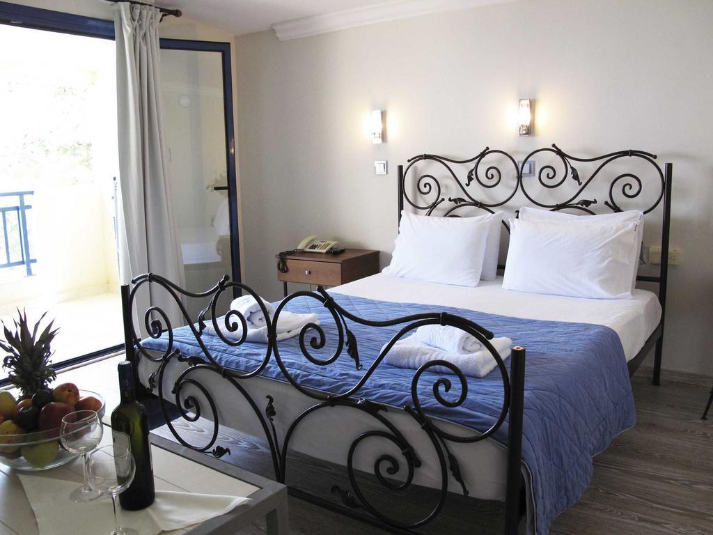 Hotel Azur Kriopigi Bagian luar foto