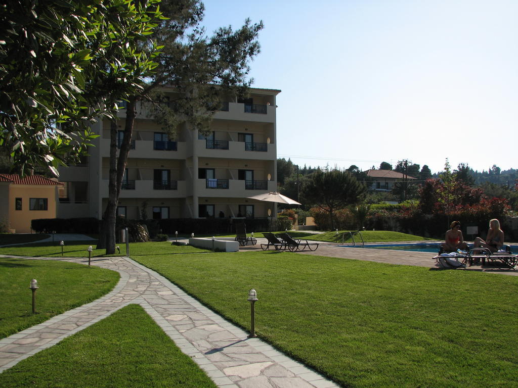 Hotel Azur Kriopigi Bagian luar foto