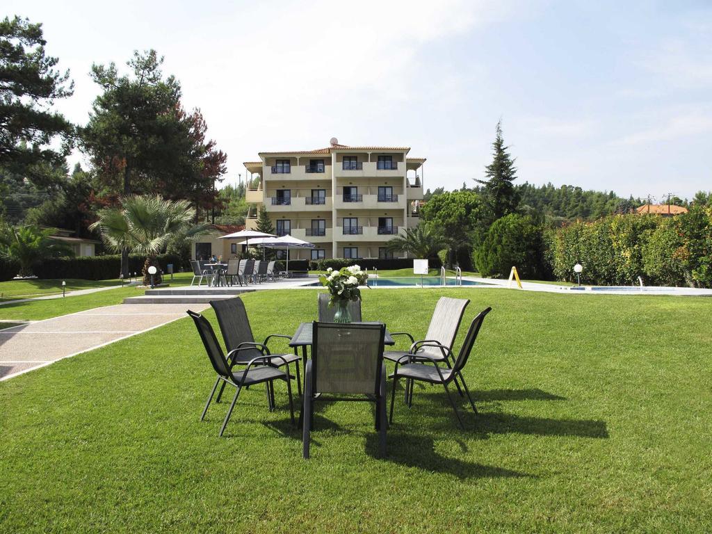Hotel Azur Kriopigi Bagian luar foto