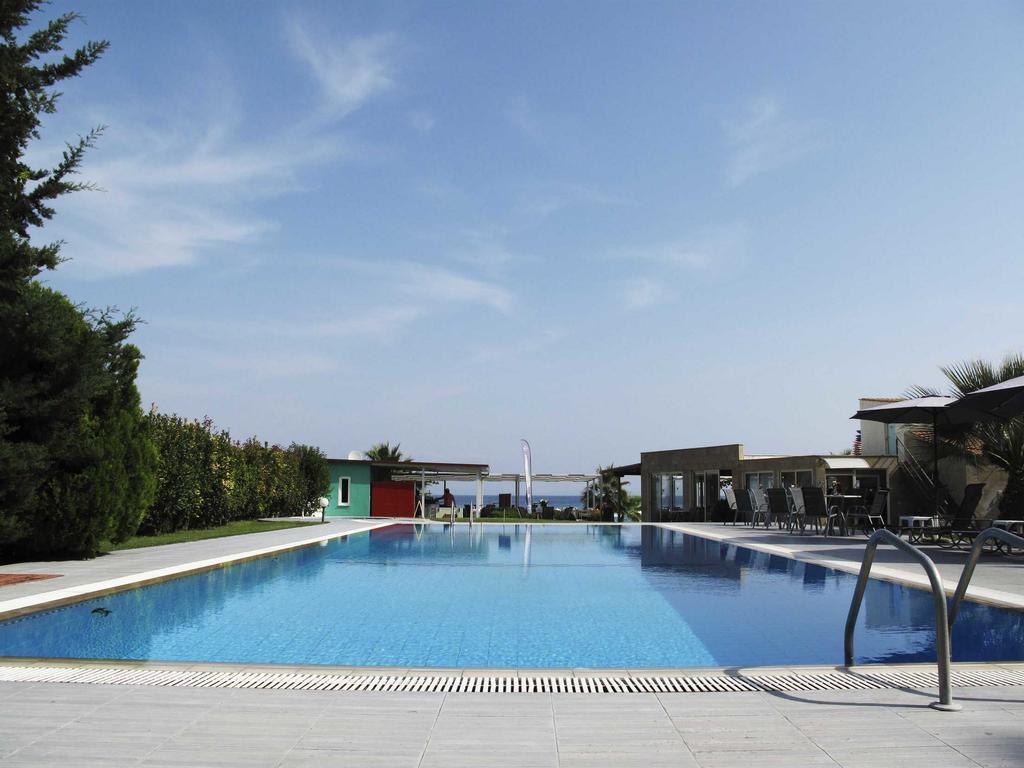 Hotel Azur Kriopigi Bagian luar foto