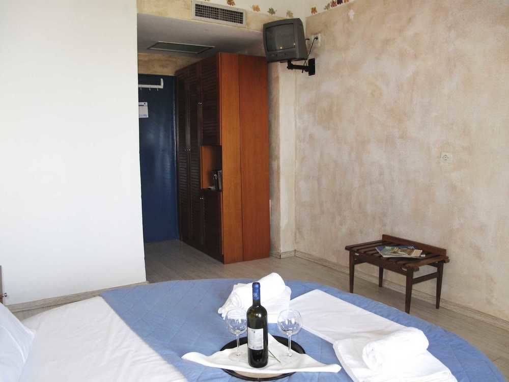 Hotel Azur Kriopigi Bagian luar foto