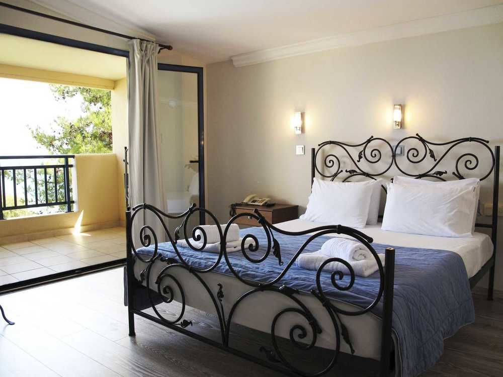 Hotel Azur Kriopigi Bagian luar foto